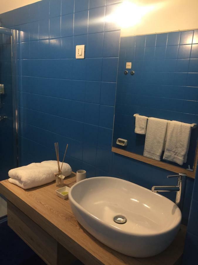 Azzurra Lägenhet Salò Exteriör bild